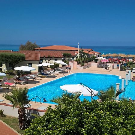 Villaggio Borgo Marino Дзамброне Екстериор снимка